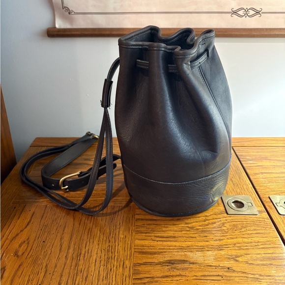 Coach Handbags - Coach Vintage Bixby Sling Bag